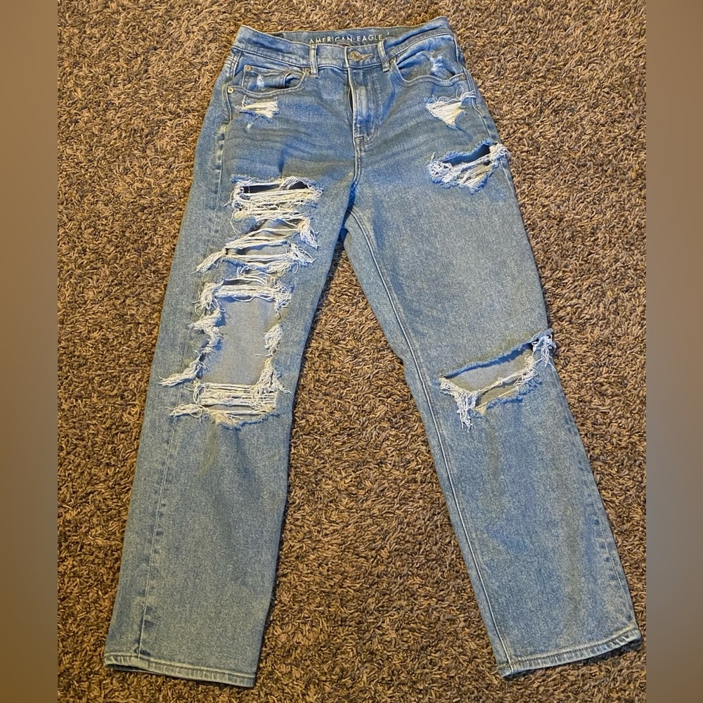 American Eagle Boyfriend jeans, medium wash, ripped